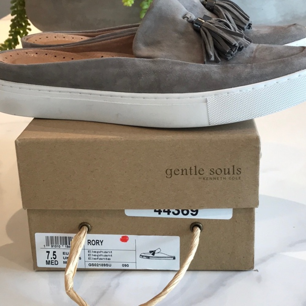 Gentle Souls slip on tassel loafers worn once
